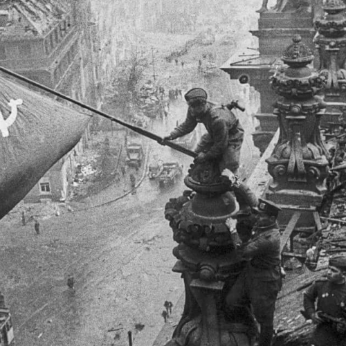 Знамя победы над рейхстагом фото оригинал фото